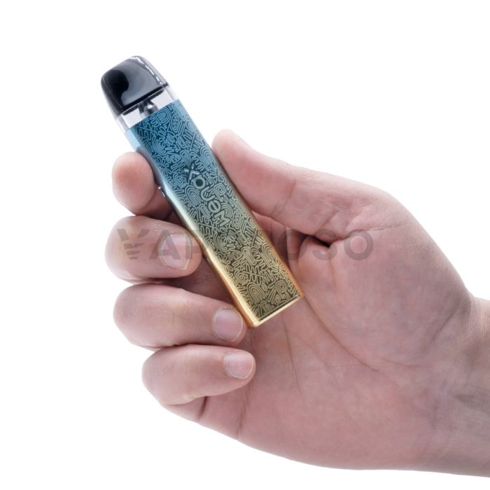 Geek Vape WENAX Q Mini dimensioni in mano